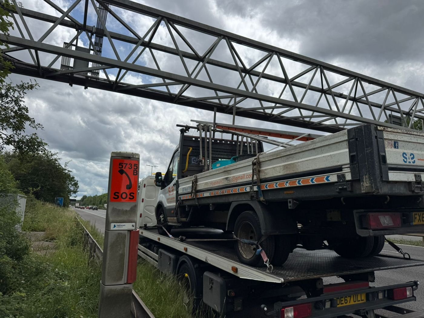 Z&Z Auto Recovery loading a vehicle from the M40