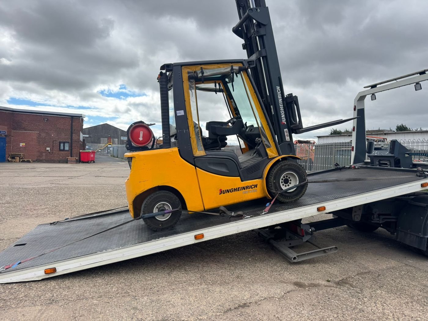 Z&Z Auto Recovery loading a vehicle near Darlaston, West Midlands